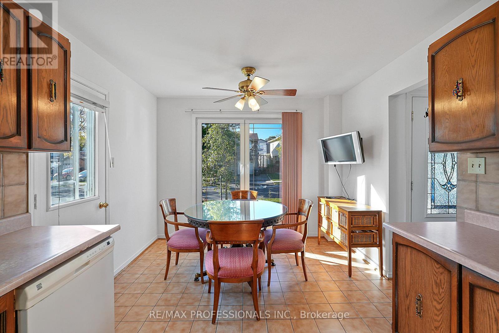 43 Franca Crescent, Toronto, Ontario  M9V 4T8 - Photo 9 - W13877634