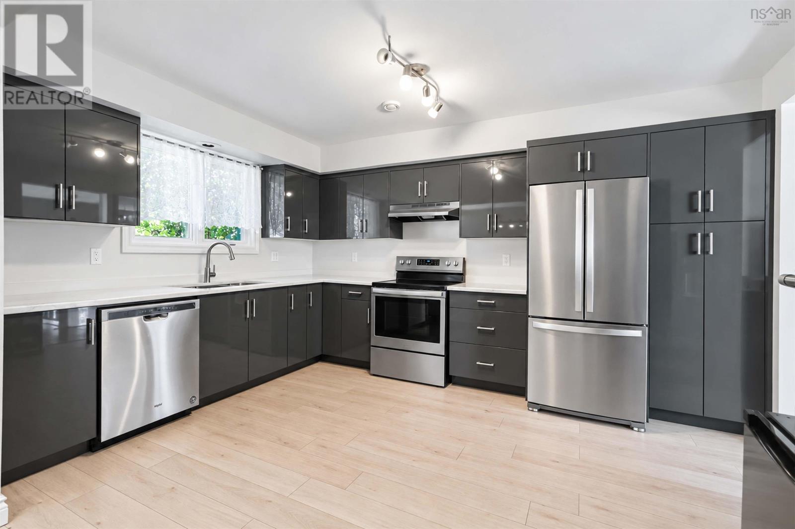 11 Riverview Crescent, Bedford, Nova Scotia  B4A 2X5 - Photo 7 - 202625415