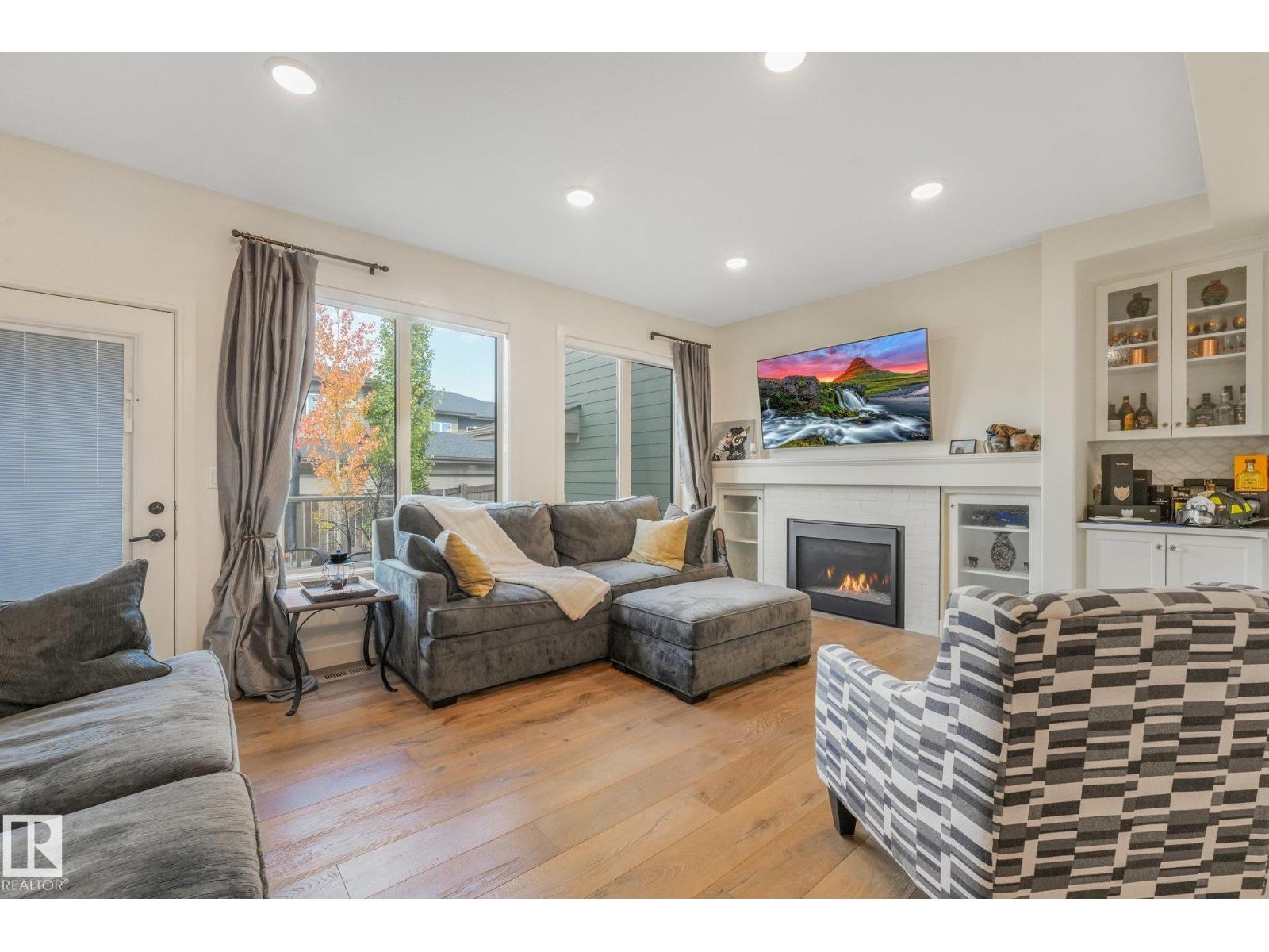 16 FOSBURY LI