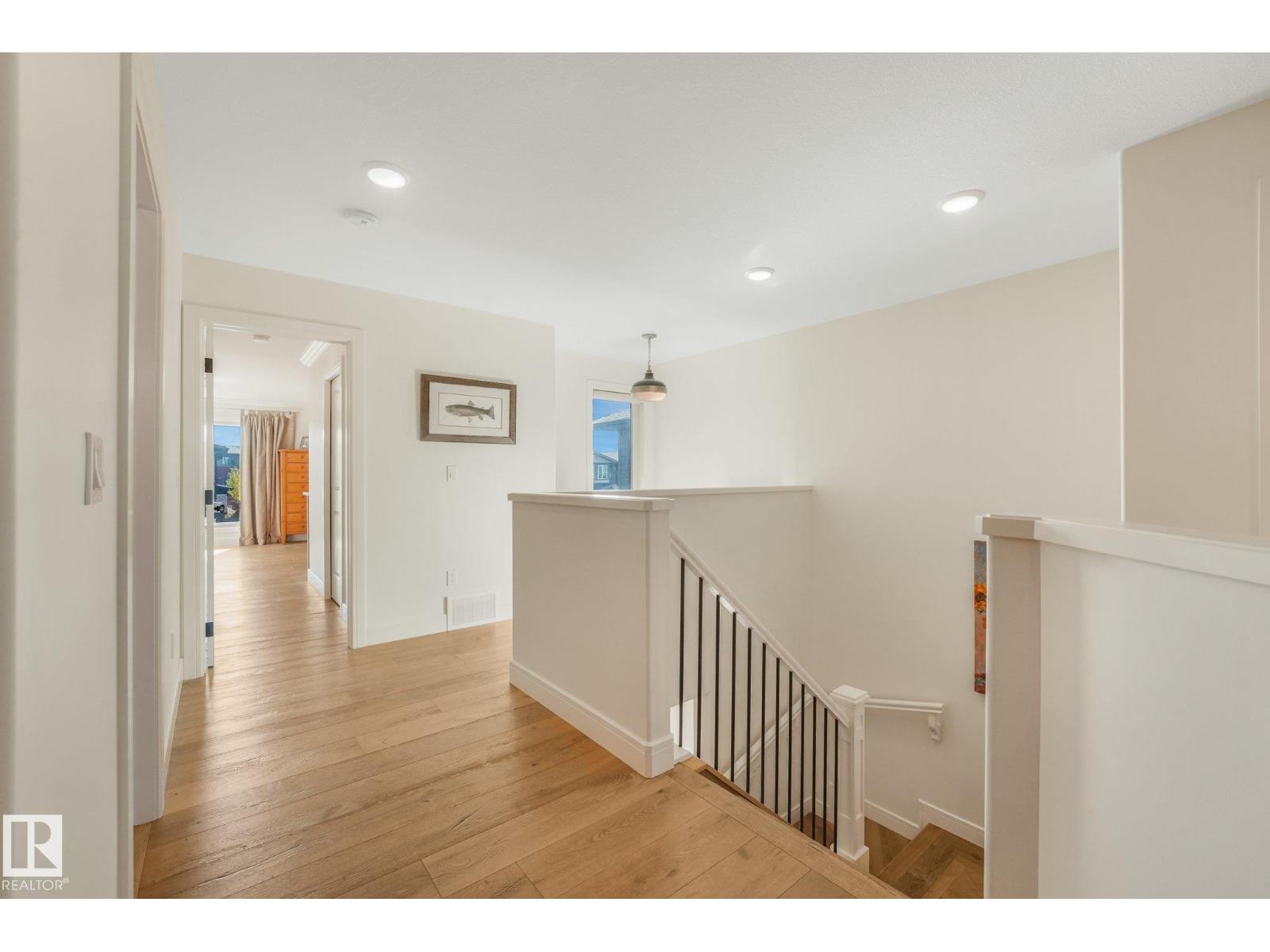 16 FOSBURY LI