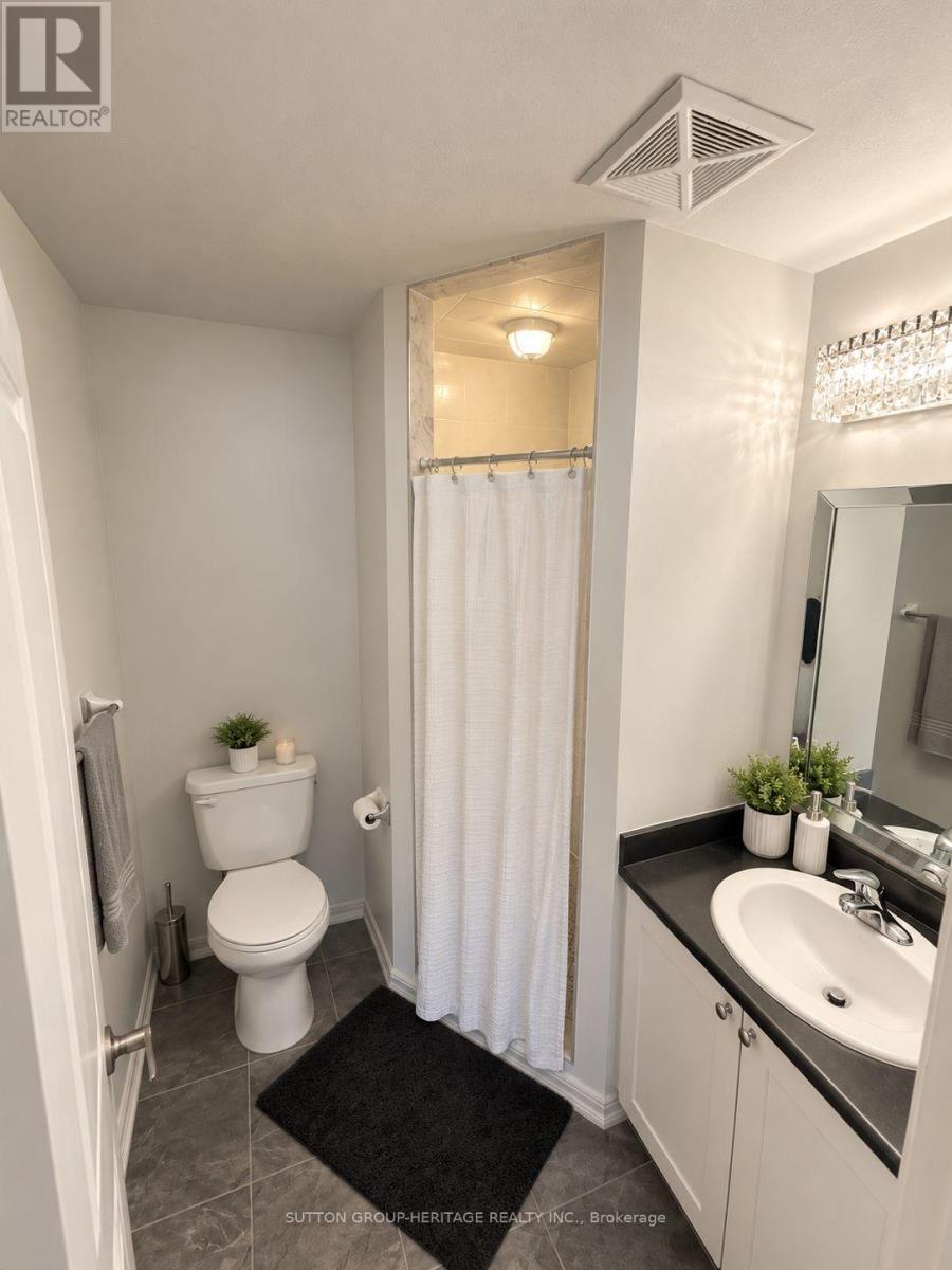 210 - 84 Aspen Springs Drive, Clarington, Ontario L1C 0V3 - Photo 11 - E13876722