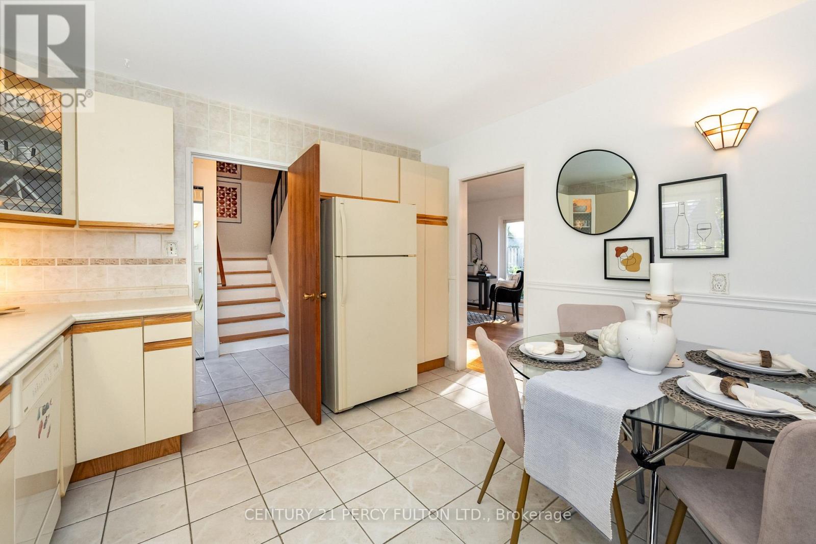 24 Dogwood Crescent, Toronto, Ontario  M1P 3N6 - Photo 17 - E13877456