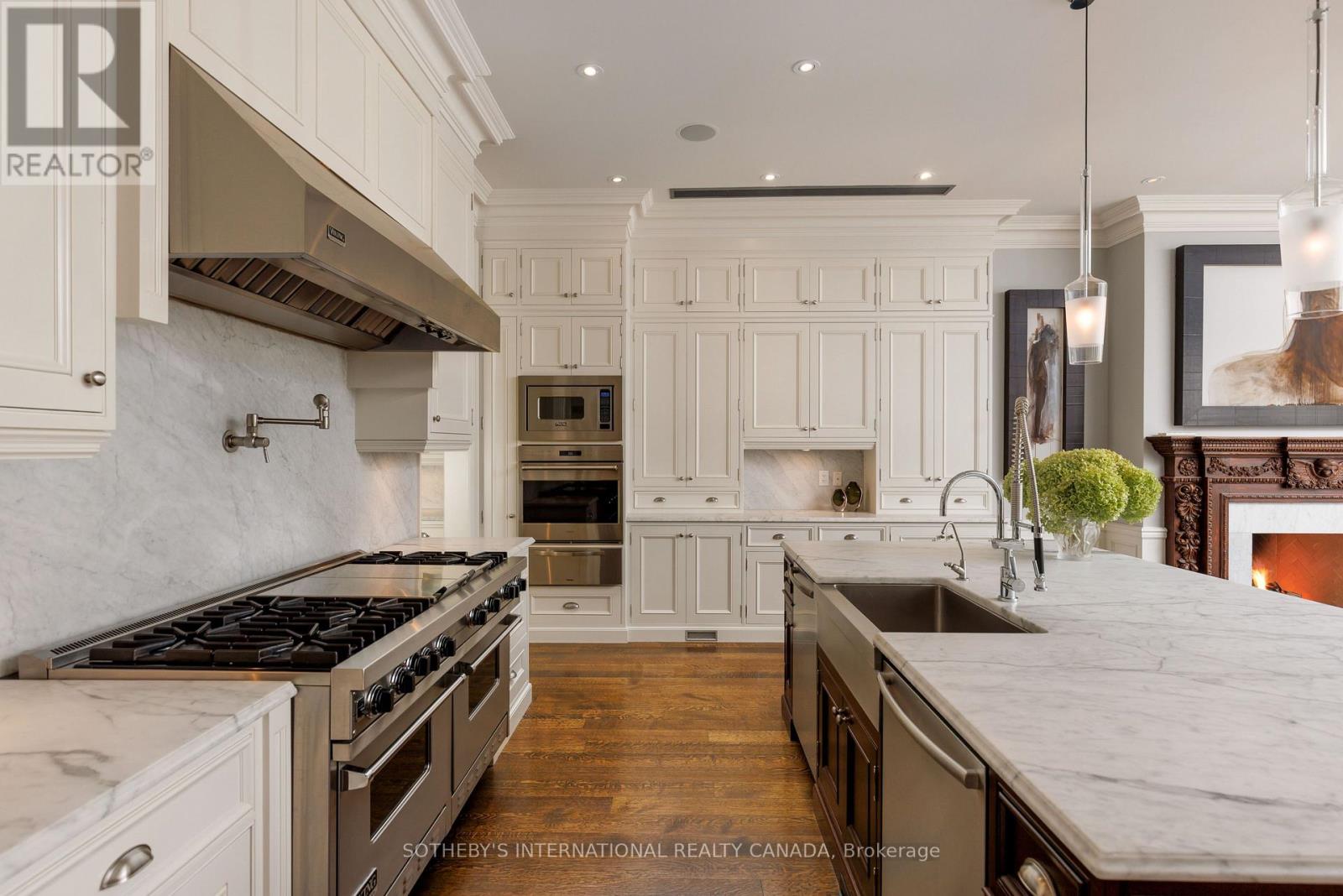 29 Edgehill Road, Toronto, Ontario  M9A 4N1 - Photo 11 - W13876294
