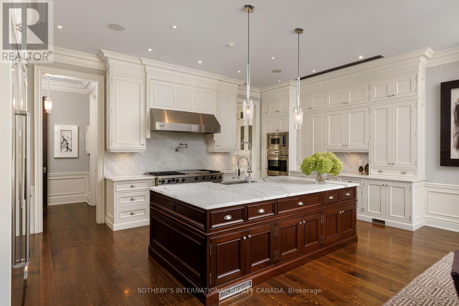 29 Edgehill Road, Toronto, Ontario  M9A 4N1 - Photo 9 - W13876294