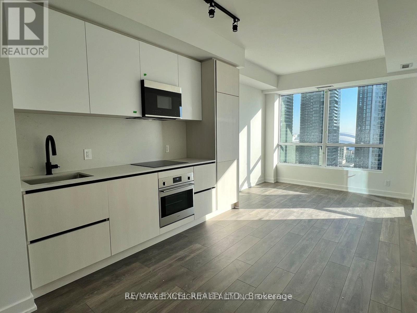 2708 - 108 Peter Street, Toronto, Ontario  M5V 0W2 - Photo 2 - C13877724