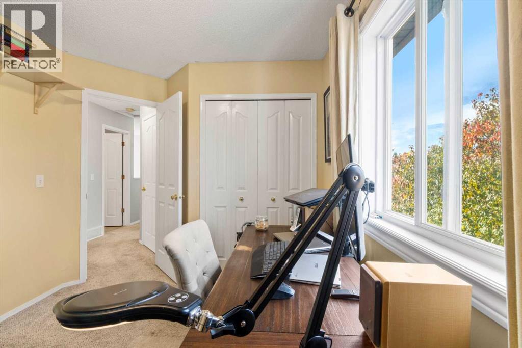 47 Somerside Common SW, Calgary, Alberta  T2Y 3M9 - Photo 19 - A2351079