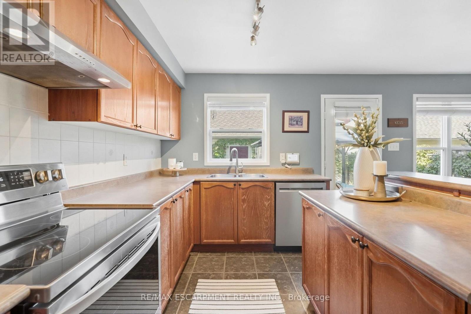 219 Gatwick Drive, Oakville, Ontario  L6H 6T6 - Photo 14 - W13877700