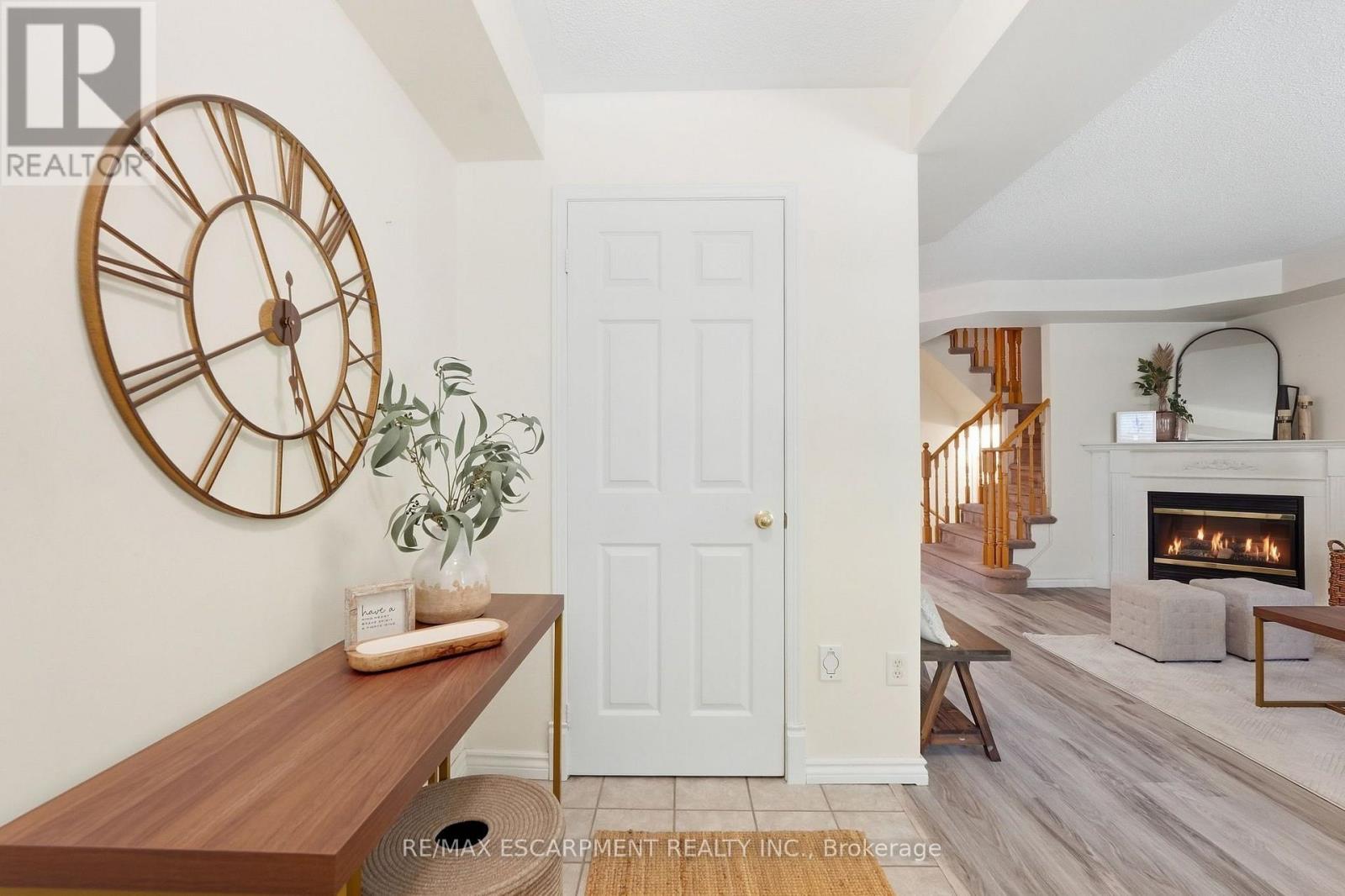 219 Gatwick Drive, Oakville, Ontario  L6H 6T6 - Photo 5 - W13877700