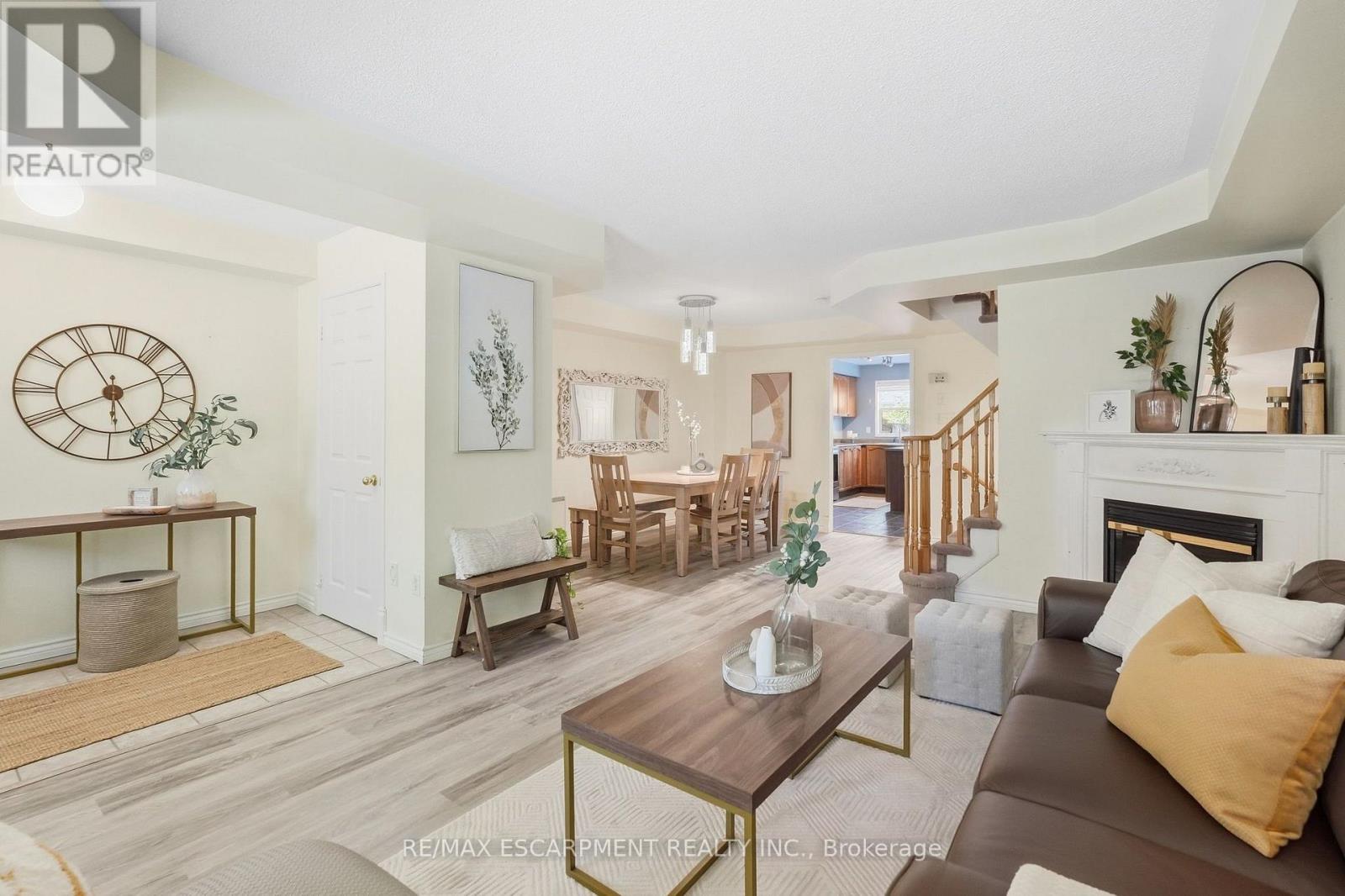 219 Gatwick Drive, Oakville, Ontario  L6H 6T6 - Photo 8 - W13877700