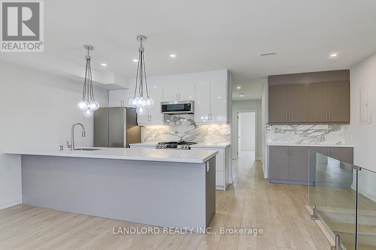Upper - 115 Livingstone Avenue, Toronto, Ontario  M6E 2L7 - Photo 11 - W13877706