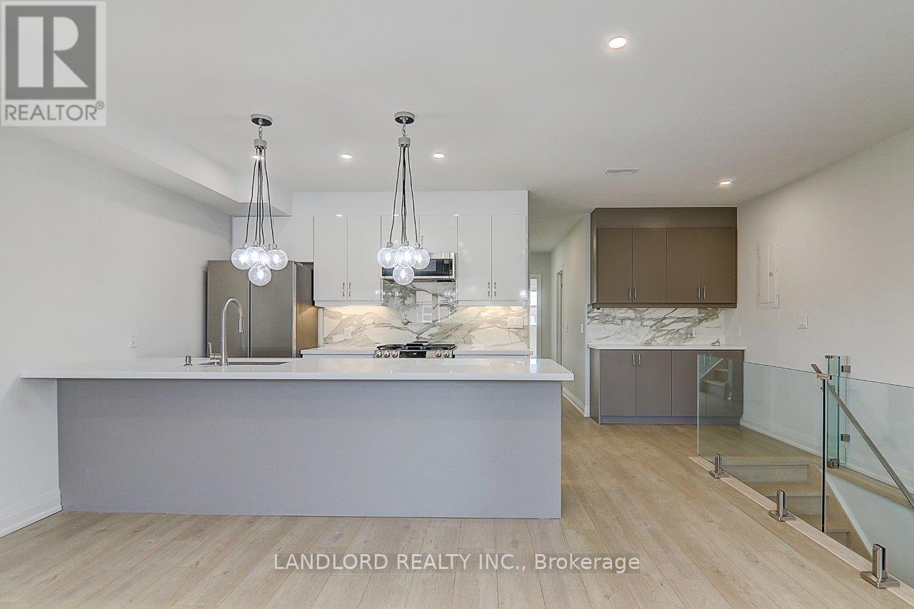 Upper - 115 Livingstone Avenue, Toronto, Ontario  M6E 2L7 - Photo 12 - W13877706