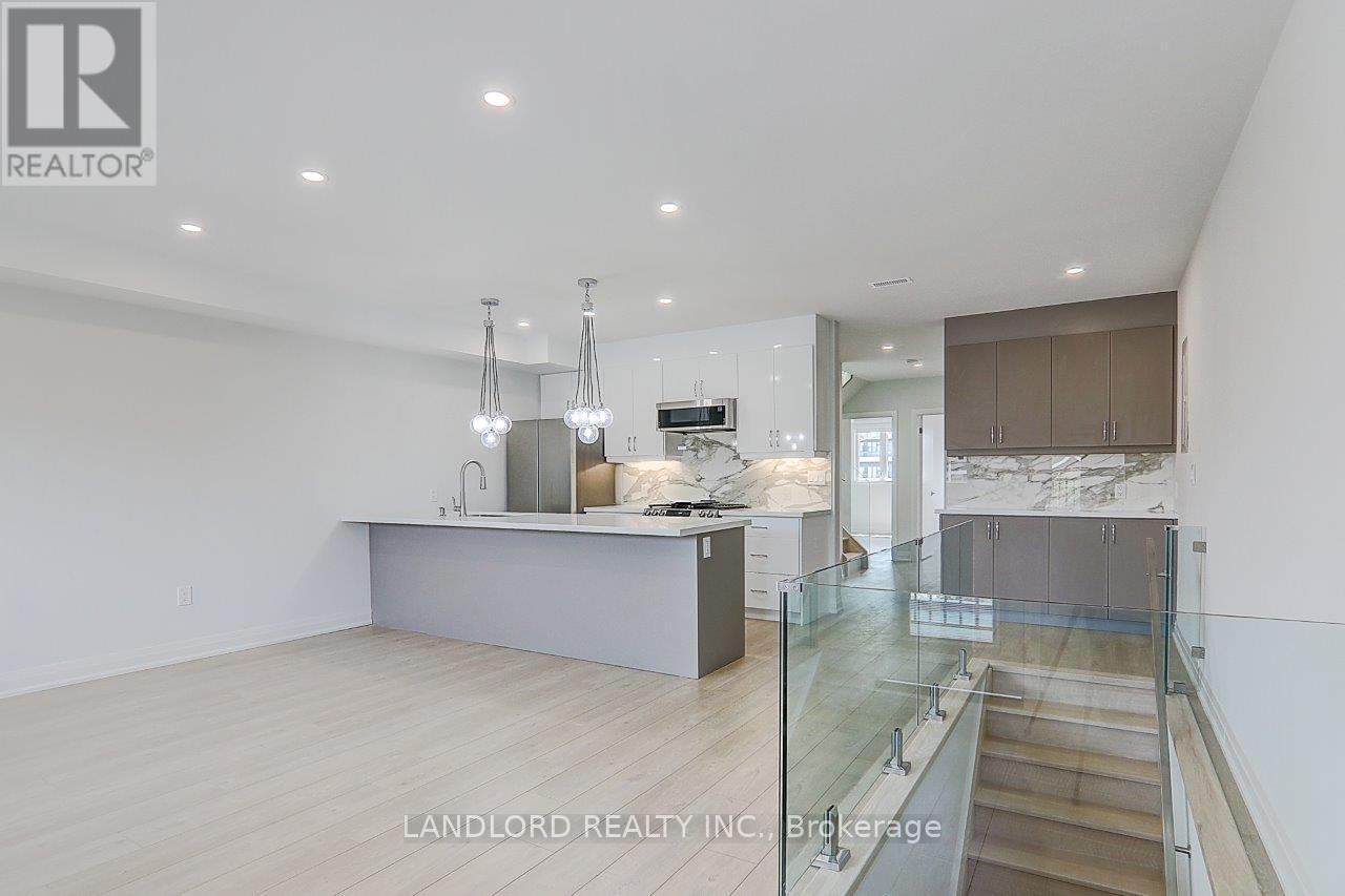 Upper - 115 Livingstone Avenue, Toronto, Ontario  M6E 2L7 - Photo 13 - W13877706