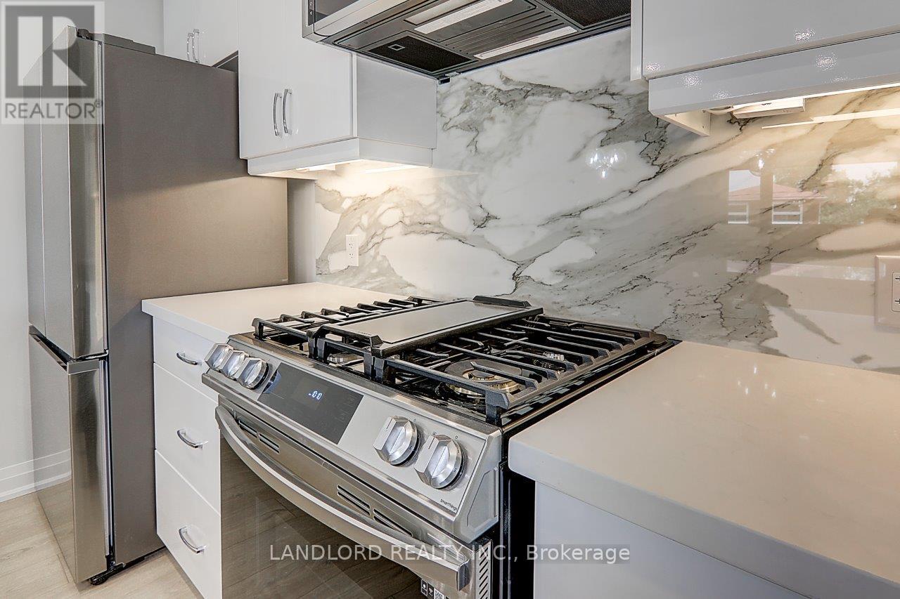 Upper - 115 Livingstone Avenue, Toronto, Ontario  M6E 2L7 - Photo 15 - W13877706