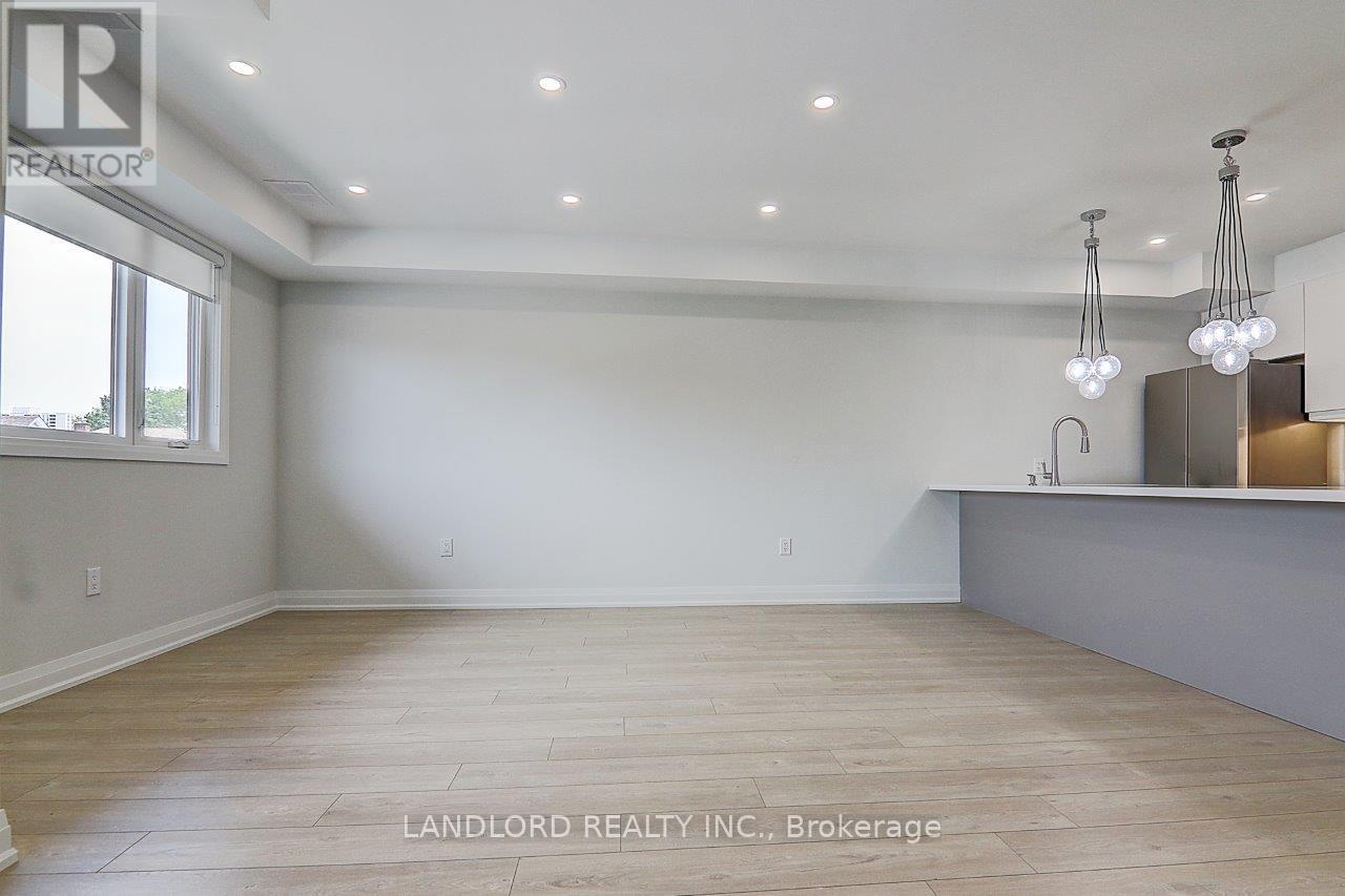 Upper - 115 Livingstone Avenue, Toronto, Ontario  M6E 2L7 - Photo 19 - W13877706