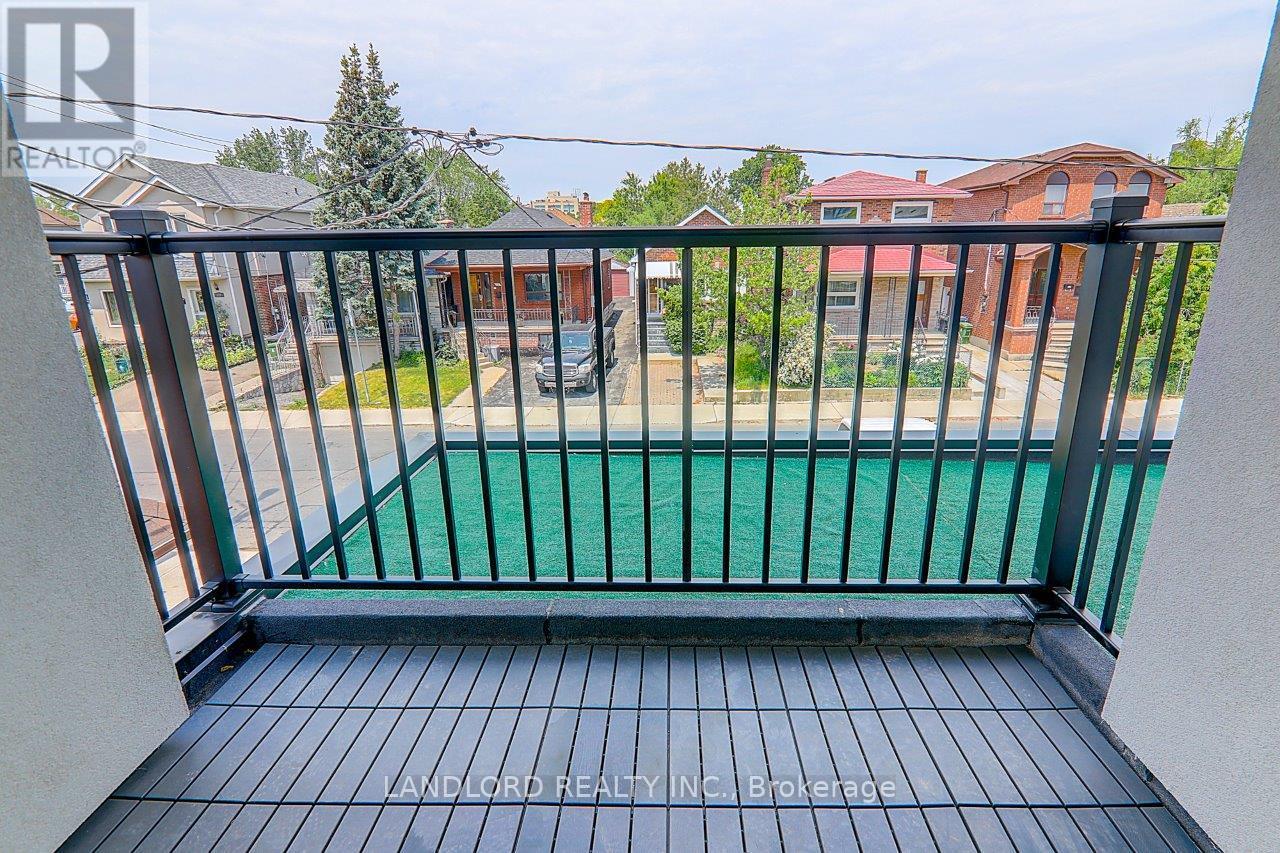 Upper - 115 Livingstone Avenue, Toronto, Ontario  M6E 2L7 - Photo 20 - W13877706