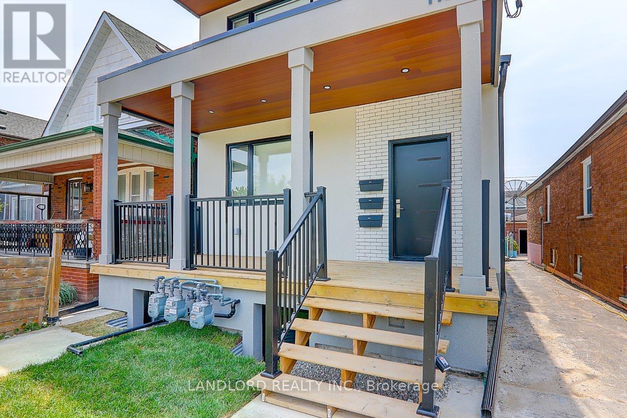 Upper - 115 Livingstone Avenue, Toronto, Ontario  M6E 2L7 - Photo 3 - W13877706