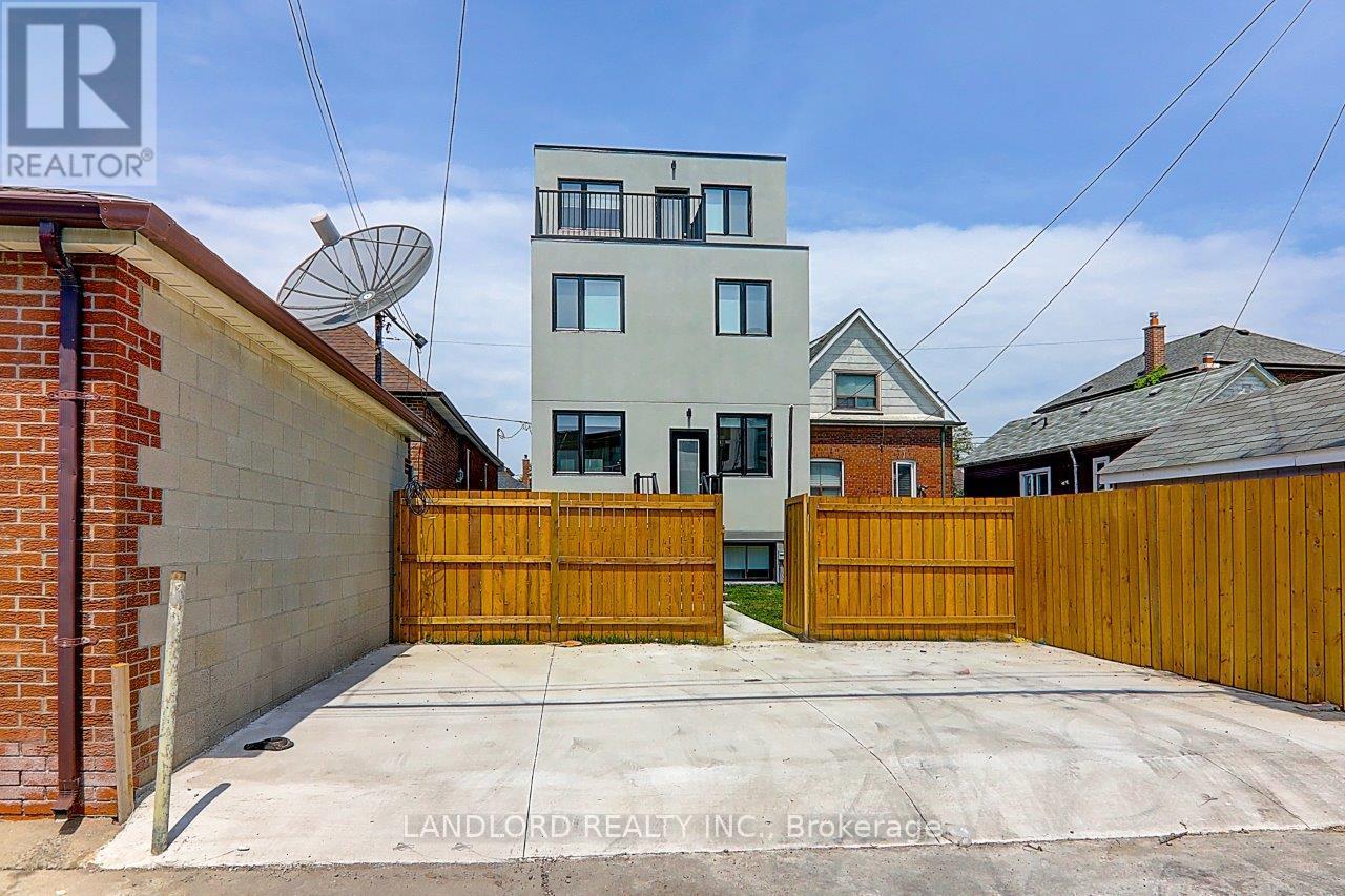 Upper - 115 Livingstone Avenue, Toronto, Ontario  M6E 2L7 - Photo 6 - W13877706