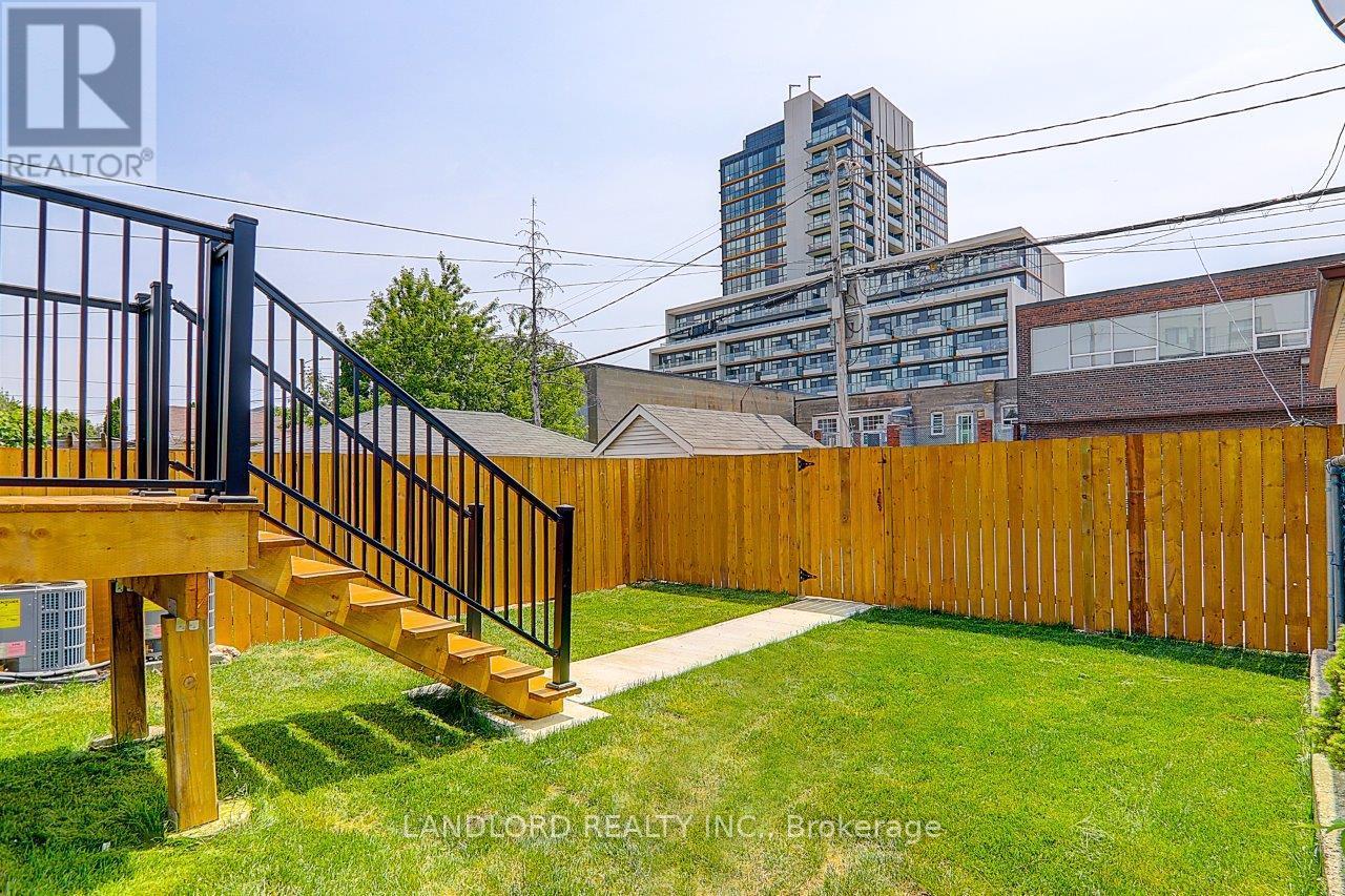 Upper - 115 Livingstone Avenue, Toronto, Ontario  M6E 2L7 - Photo 7 - W13877706