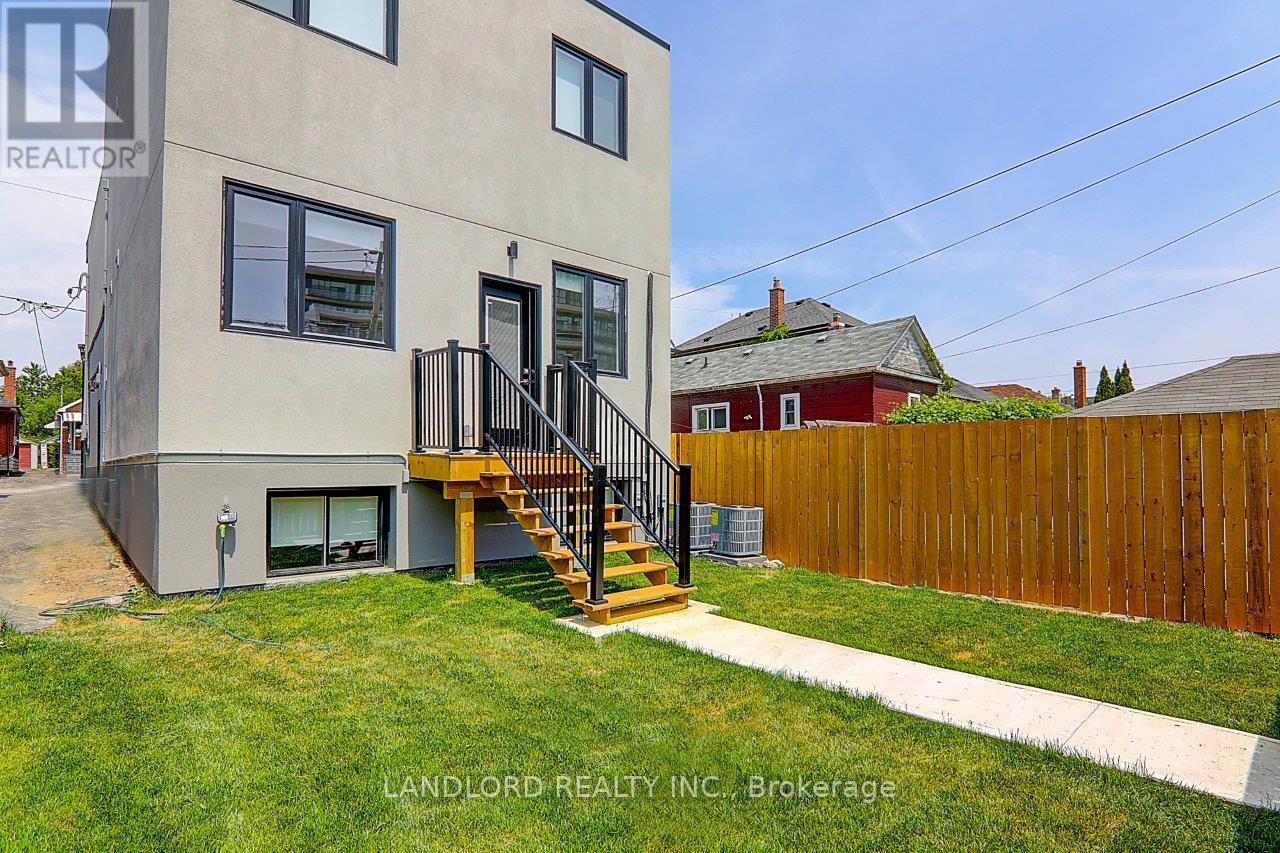 Upper - 115 Livingstone Avenue, Toronto, Ontario  M6E 2L7 - Photo 9 - W13877706