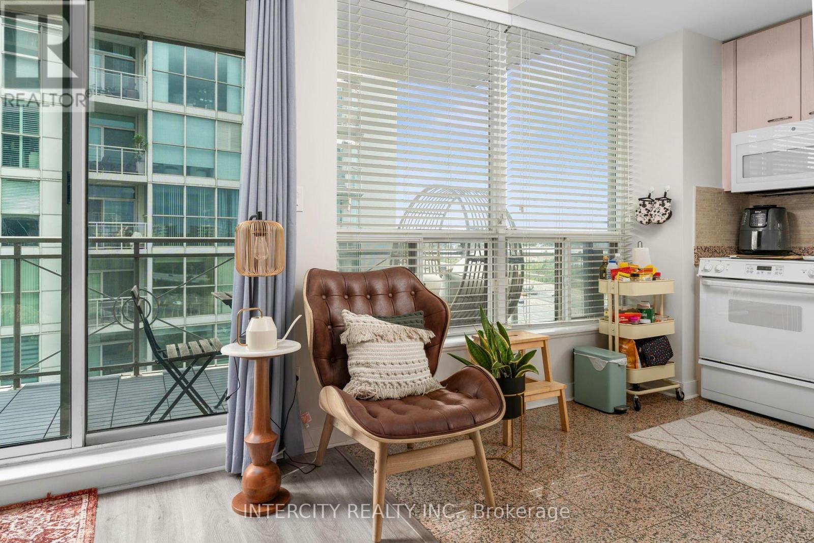 907 - 88 Palace Pier Court, Toronto, Ontario  M8V 4C2 - Photo 15 - W13877708