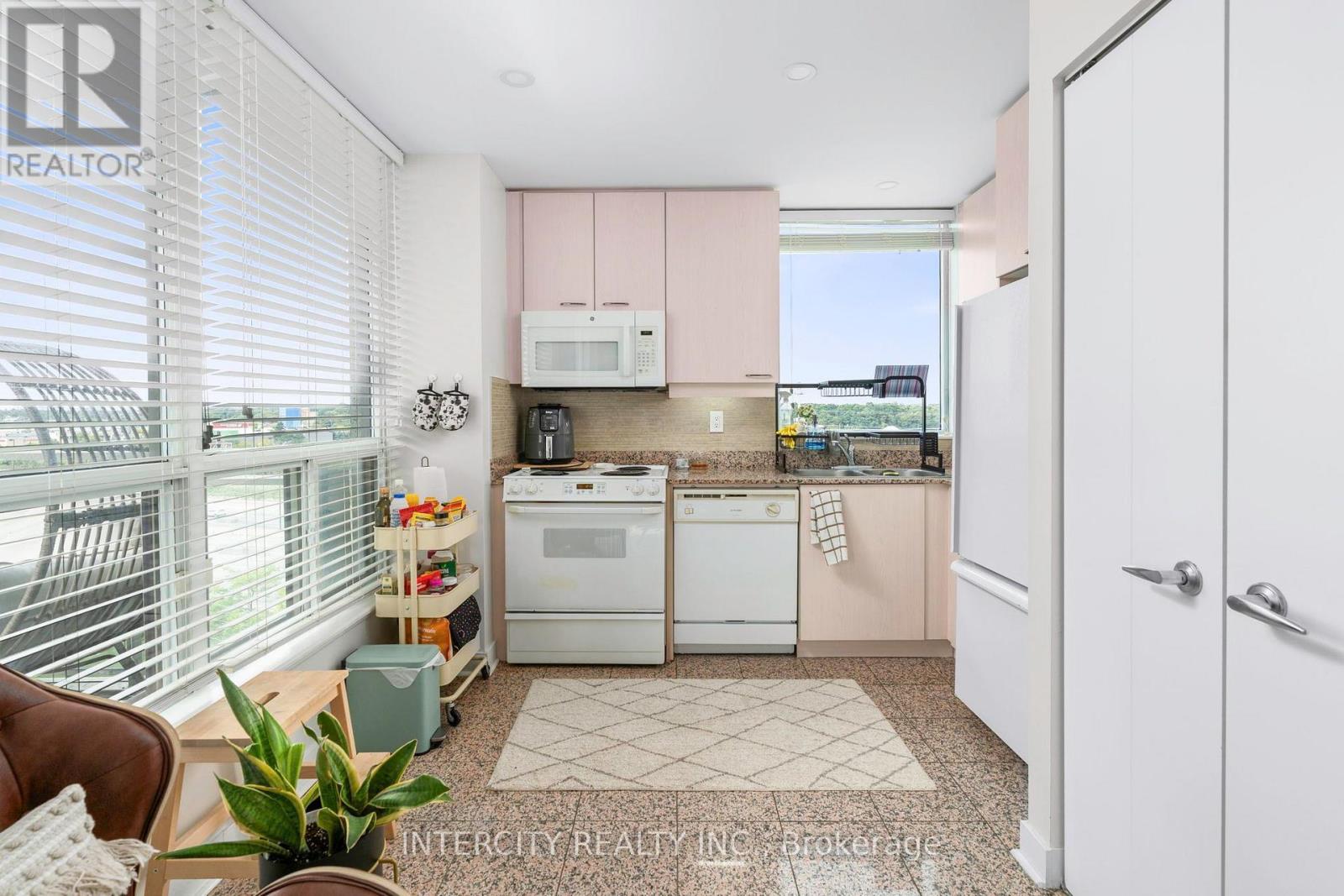 907 - 88 Palace Pier Court, Toronto, Ontario  M8V 4C2 - Photo 17 - W13877708