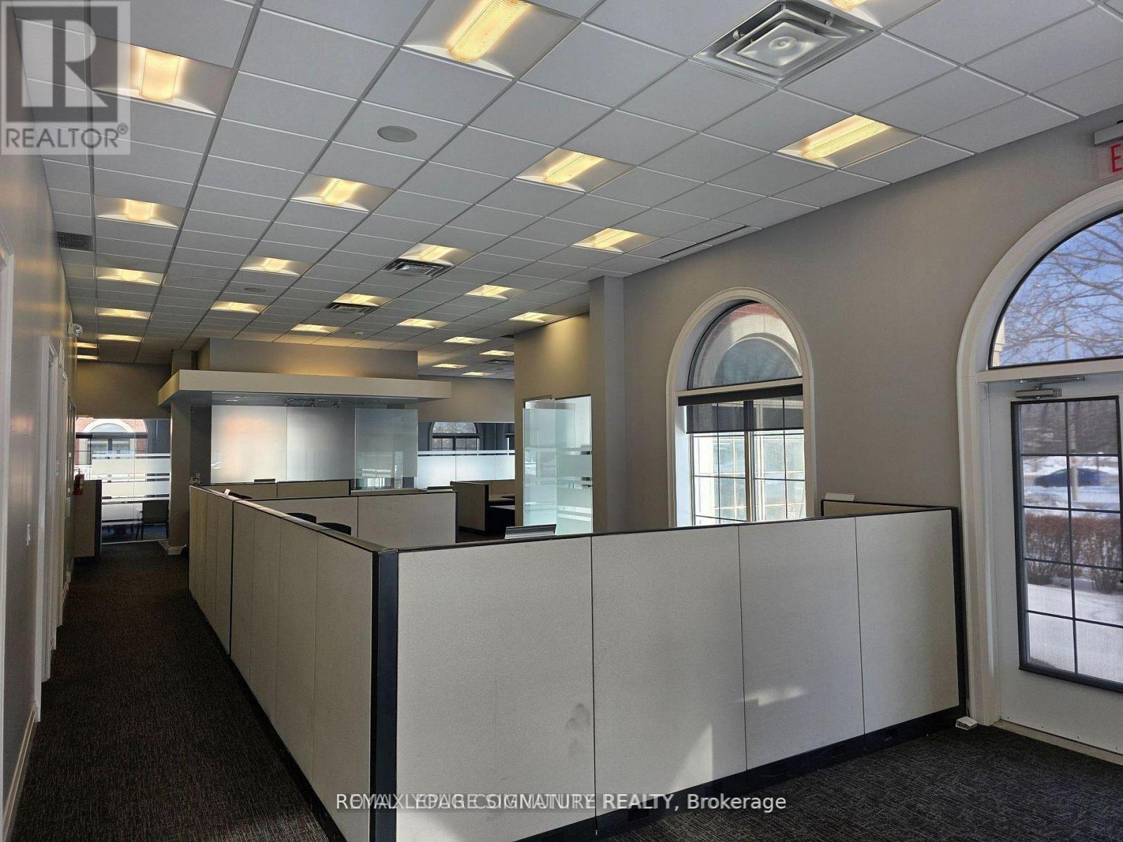 26-27 - 1525 Cornwall Road, Oakville, Ontario L6J 0B2 - Photo 4 - W13877720