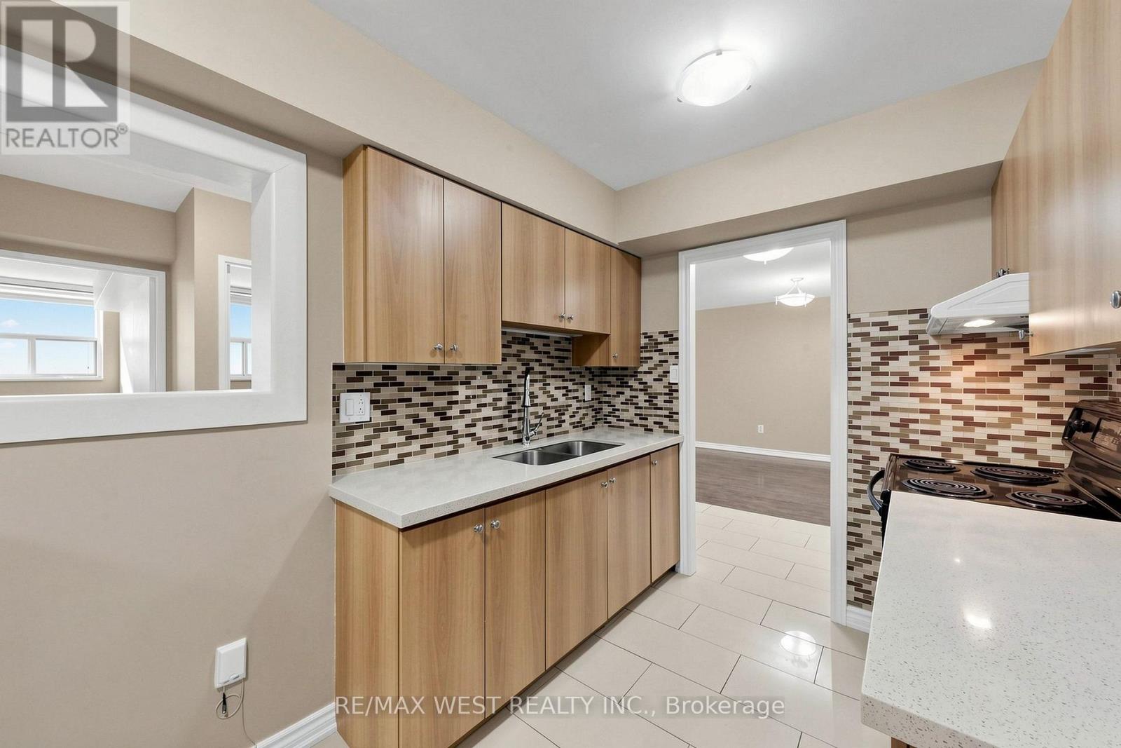 102 - 370 Dixon Road, Toronto, Ontario  M9R 1T2 - Photo 5 - W13877772
