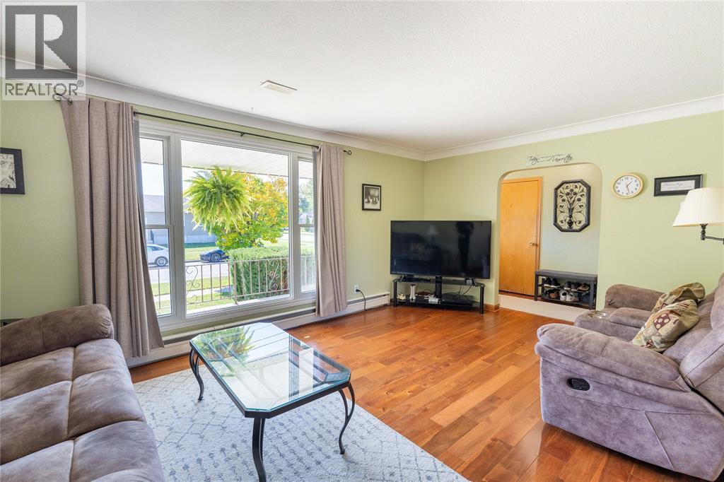 702 Ross Avenue, Sarnia, Ontario  N7T 1K2 - Photo 6 - 26023143