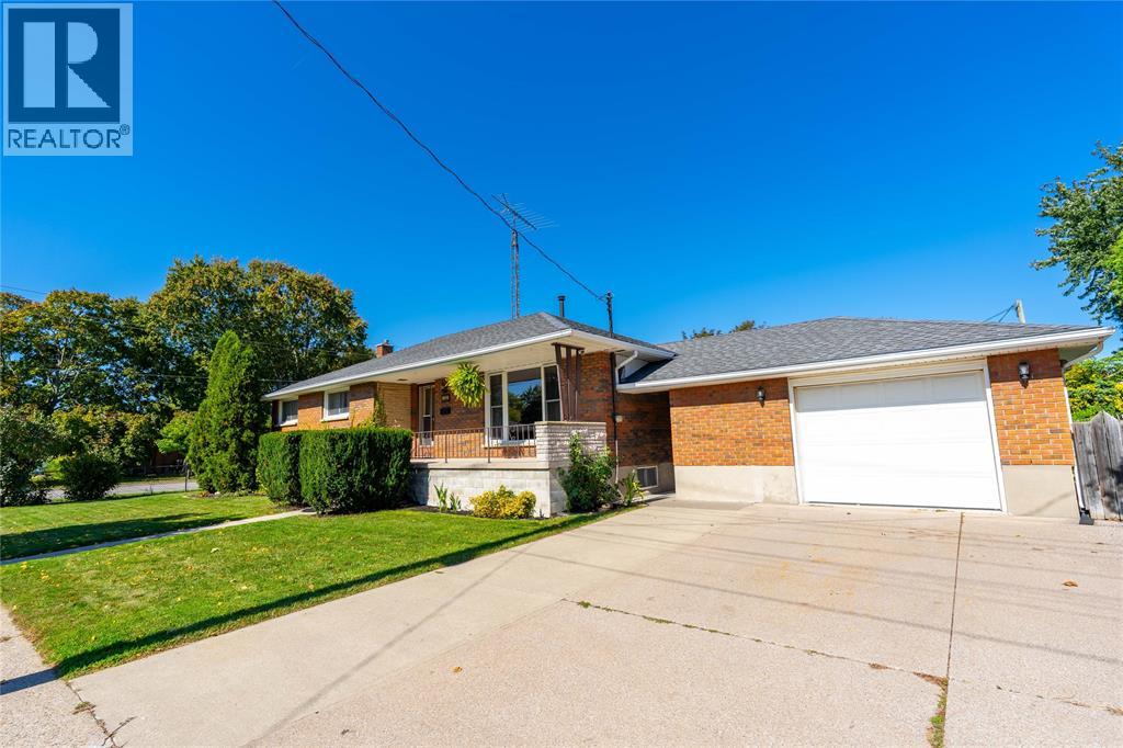 702 ROSS AVENUE, Sarnia, Ontario