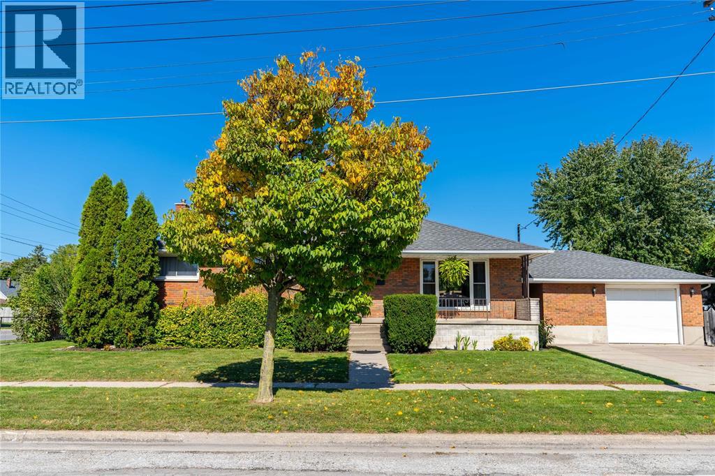 702 Ross Avenue, Sarnia, Ontario  N7T 1K2 - Photo 2 - 26023143