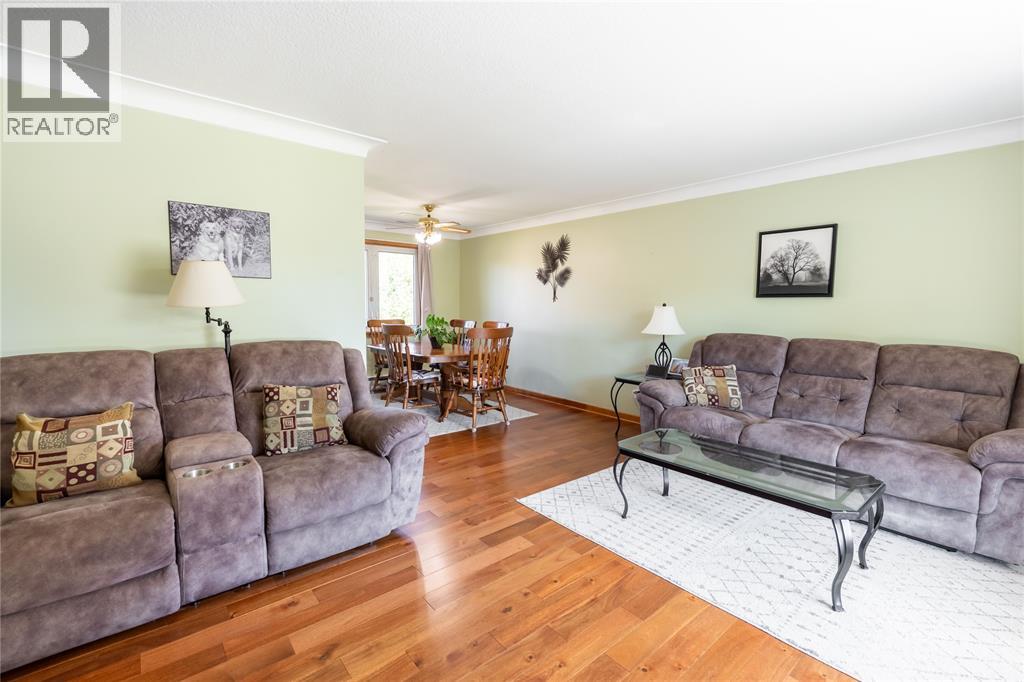 702 Ross Avenue, Sarnia, Ontario  N7T 1K2 - Photo 5 - 26023143