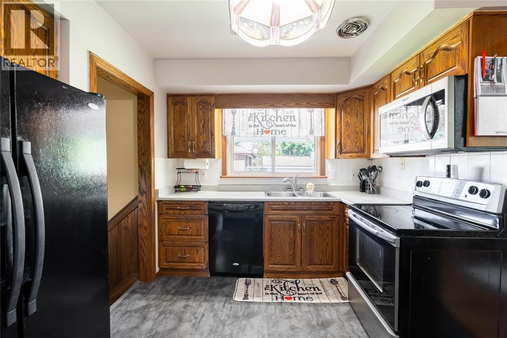 702 Ross Avenue, Sarnia, Ontario  N7T 1K2 - Photo 9 - 26023143