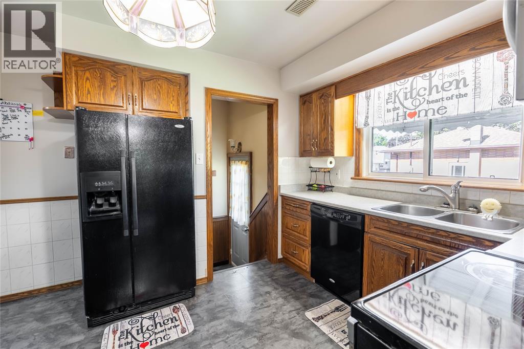 702 Ross Avenue, Sarnia, Ontario  N7T 1K2 - Photo 10 - 26023143
