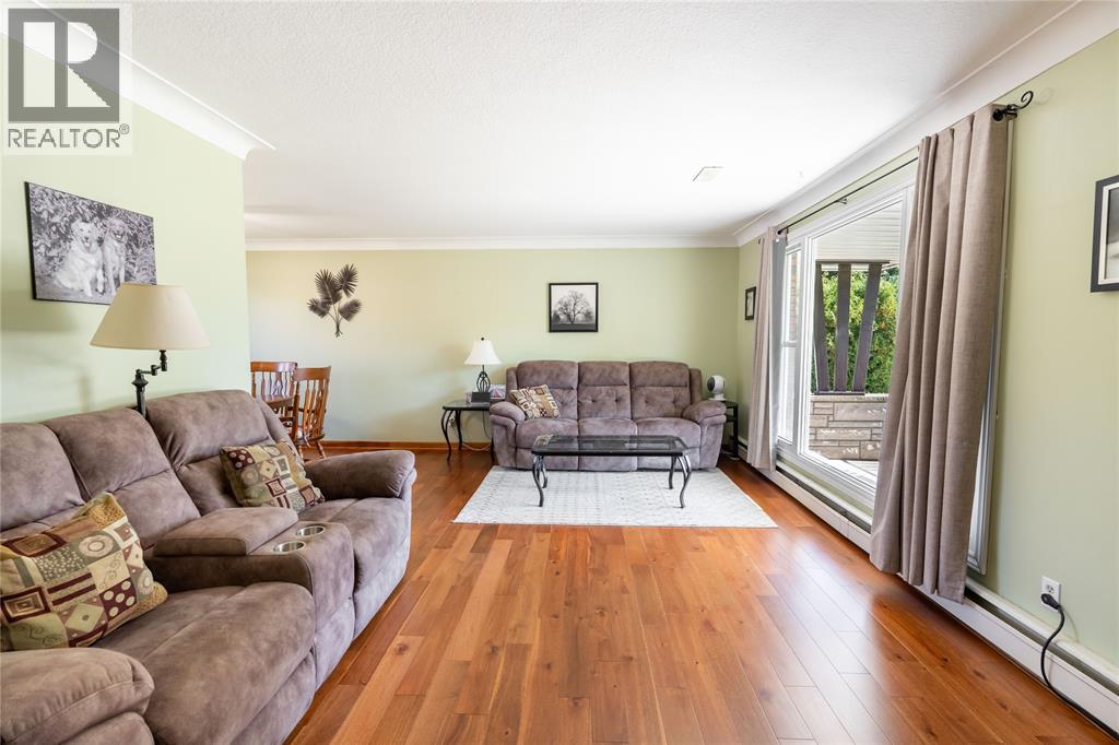 702 Ross Avenue, Sarnia, Ontario  N7T 1K2 - Photo 4 - 26023143