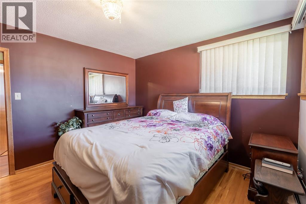 702 Ross Avenue, Sarnia, Ontario  N7T 1K2 - Photo 13 - 26023143