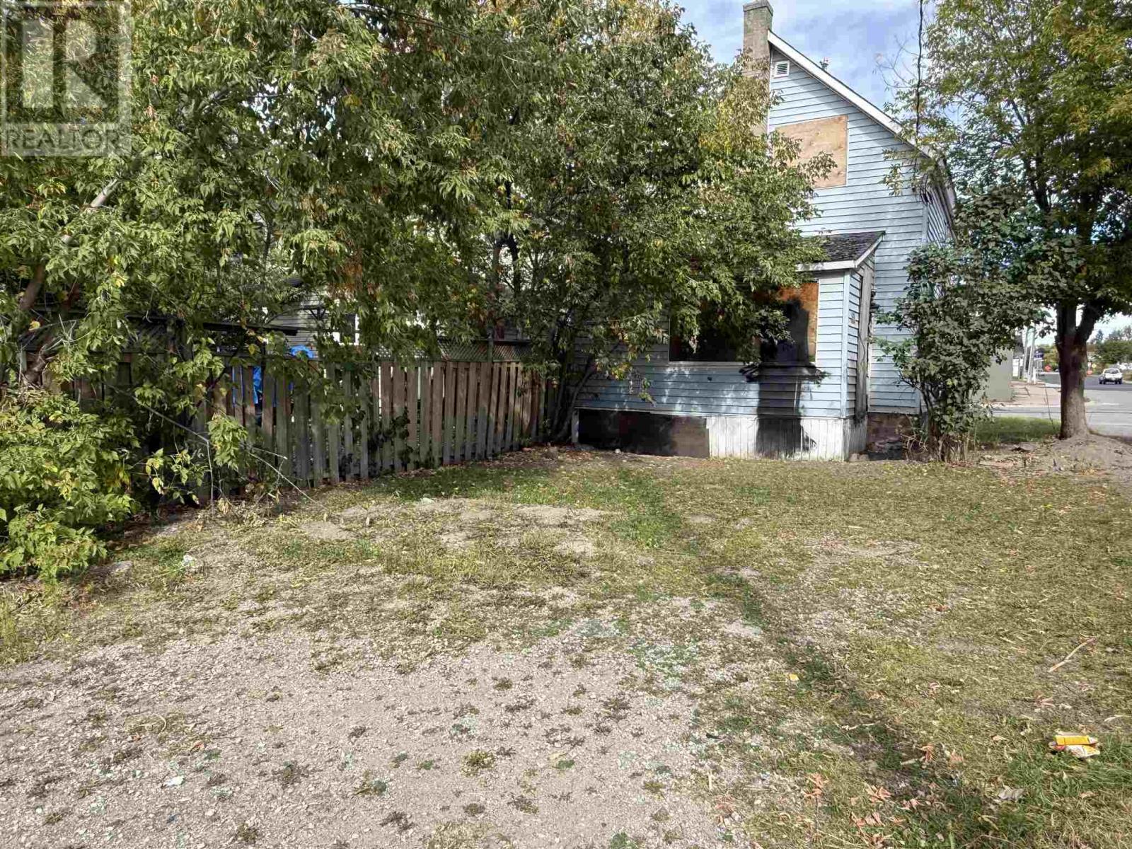 21 Cathcart St, Sault Ste. Marie, Ontario  P6A 1C9 - Photo 3 - SM262823
