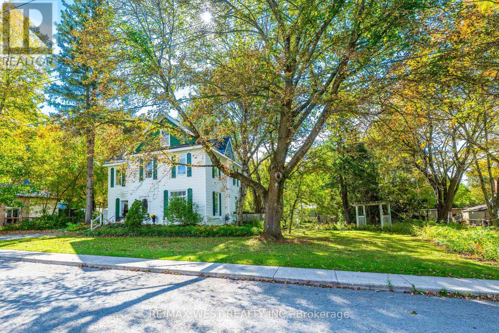26 CENTRE STREET, Grey Highlands, Ontario