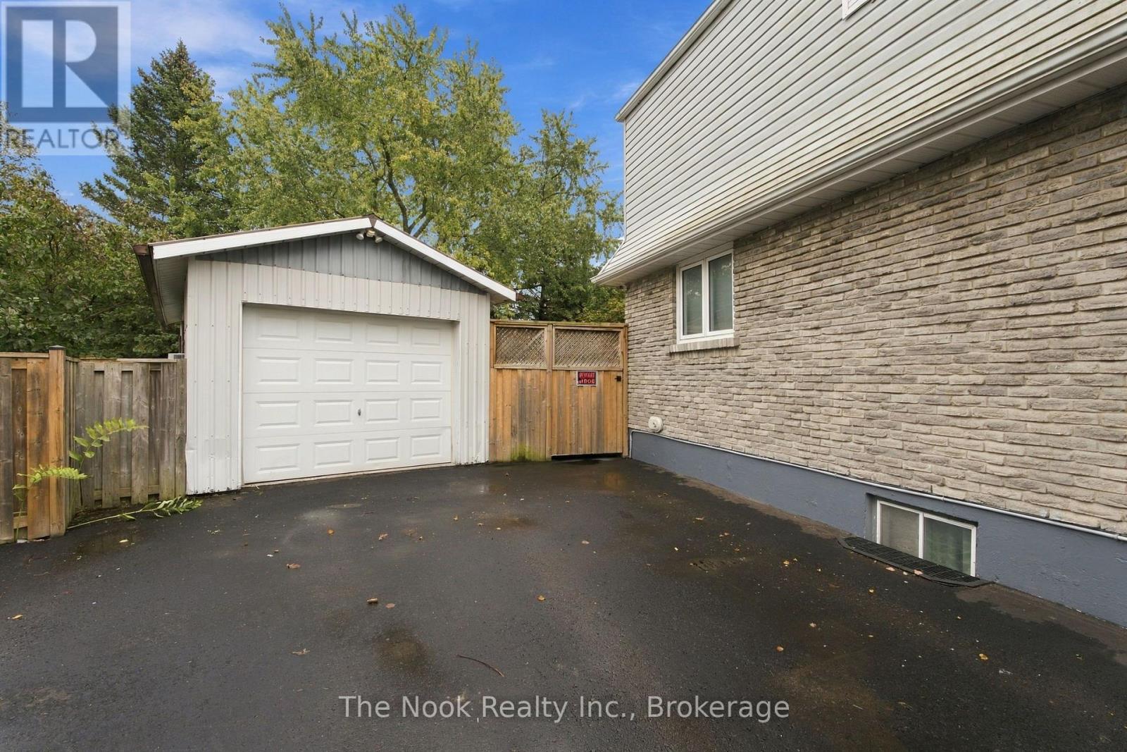 456 Harcourt Drive, Oshawa, Ontario  L1H 6V6 - Photo 3 - E13877928