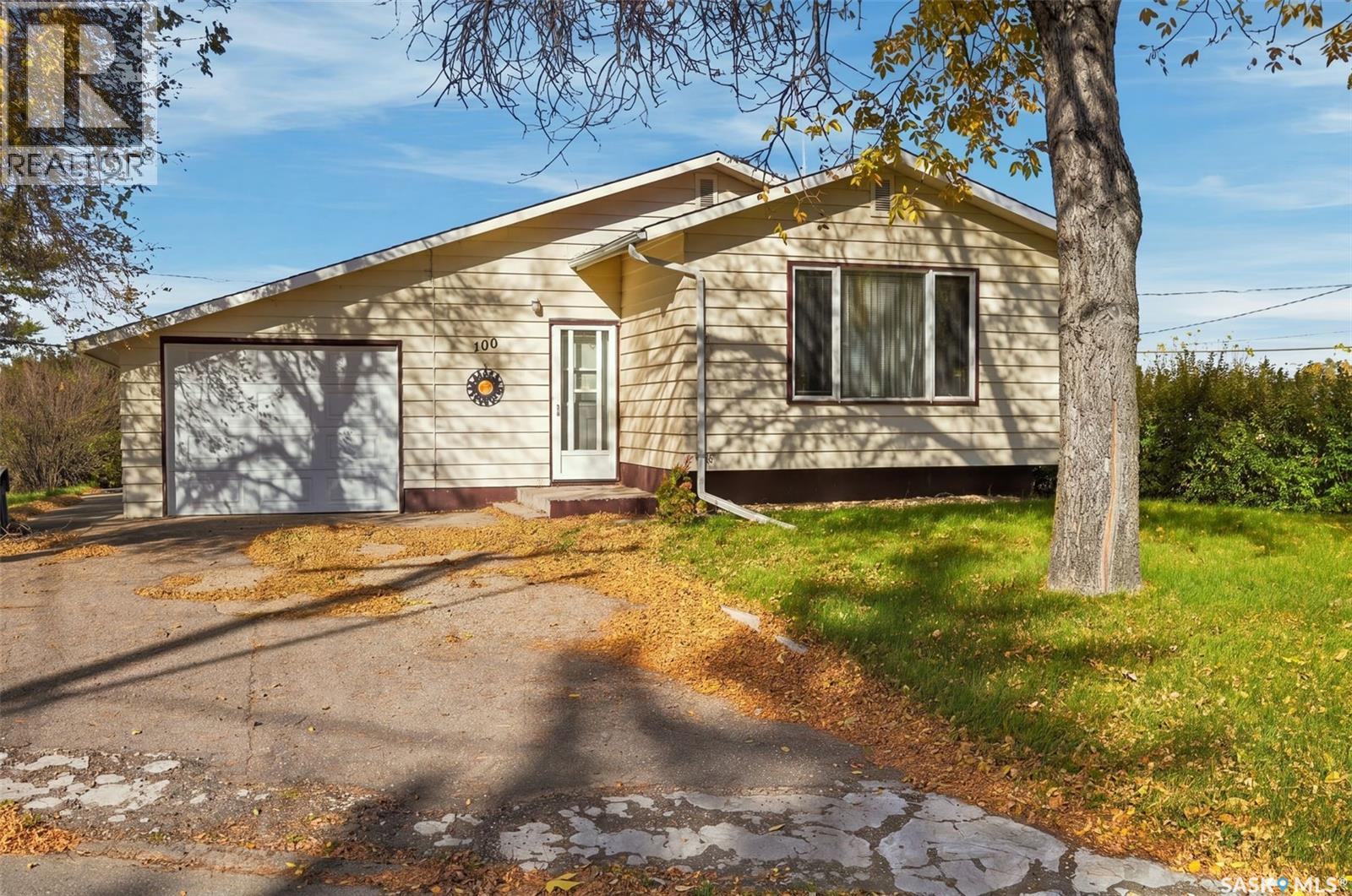 100 1st Avenue Sw, Ituna, Saskatchewan  S0A 1N0 - Photo 2 - SK050683