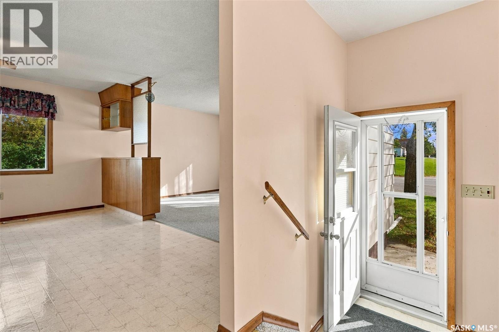 100 1st Avenue Sw, Ituna, Saskatchewan  S0A 1N0 - Photo 4 - SK050683