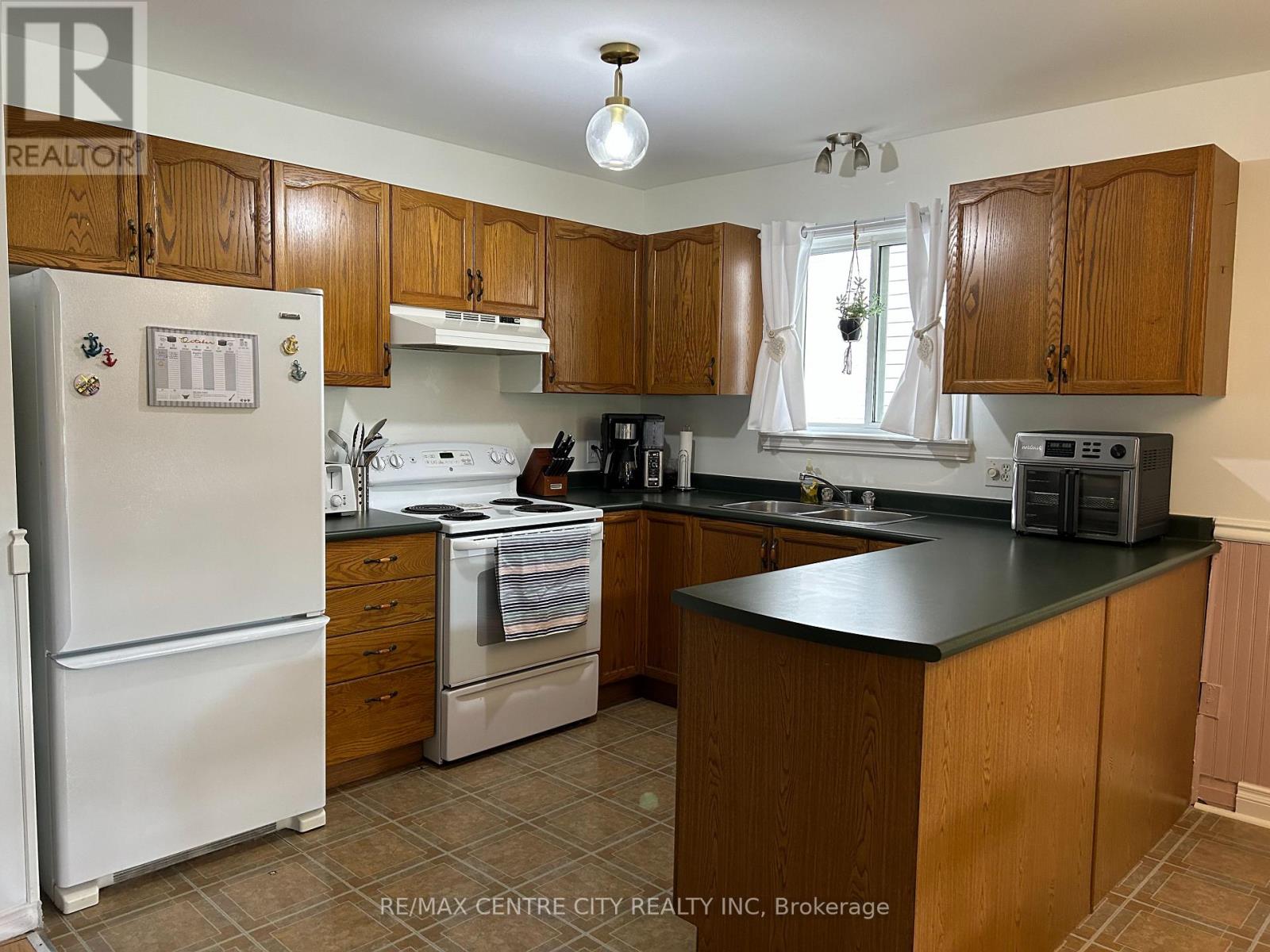 21 Juno Drive, St. Thomas, Ontario  N5R 6C3 - Photo 7 - X13877944