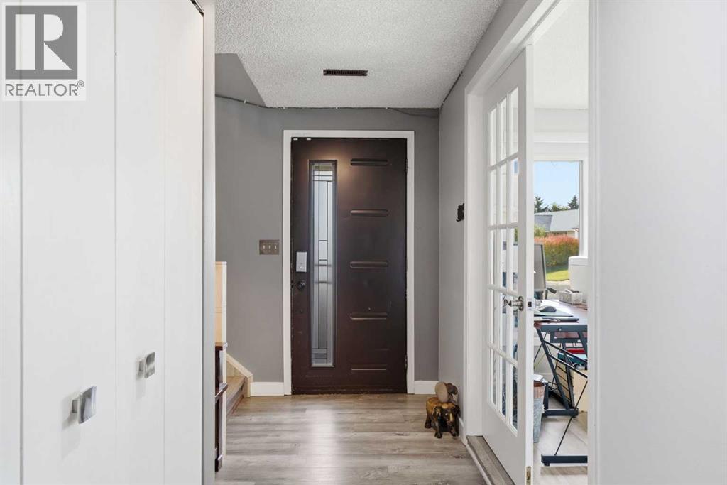 96 Ranchridge Drive NW, Calgary, Alberta  T3G 1W2 - Photo 2 - A2350377