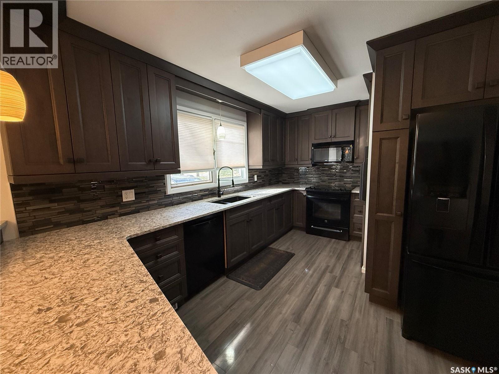 1141 Hartney Avenue, Weyburn, Saskatchewan  S4H 0L9 - Photo 4 - SK045845