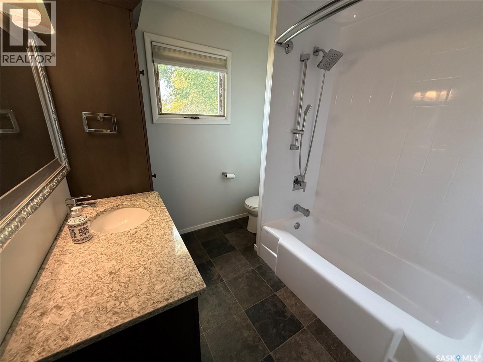 1141 Hartney Avenue, Weyburn, Saskatchewan  S4H 0L9 - Photo 13 - SK045845