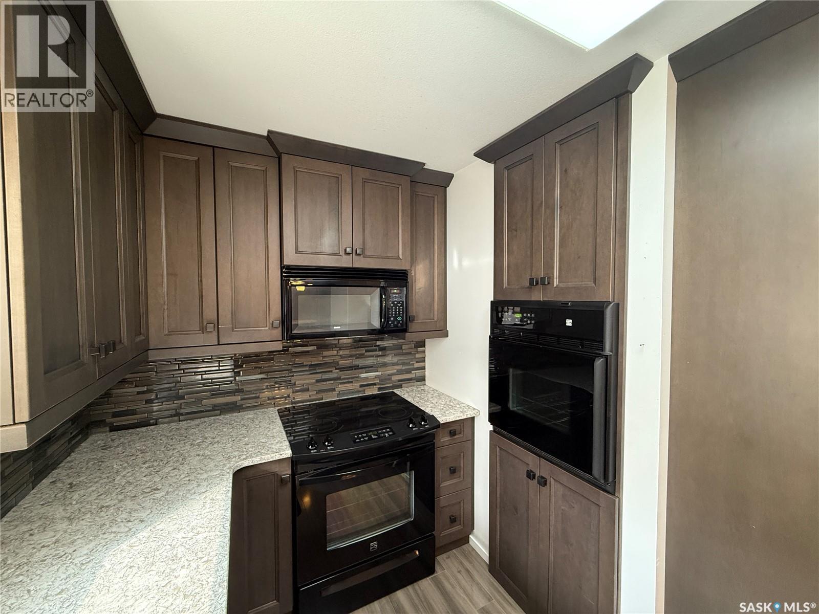 1141 Hartney Avenue, Weyburn, Saskatchewan  S4H 0L9 - Photo 5 - SK045845