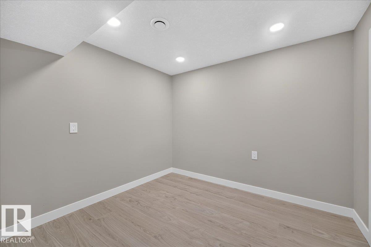 10716 51 AV NW