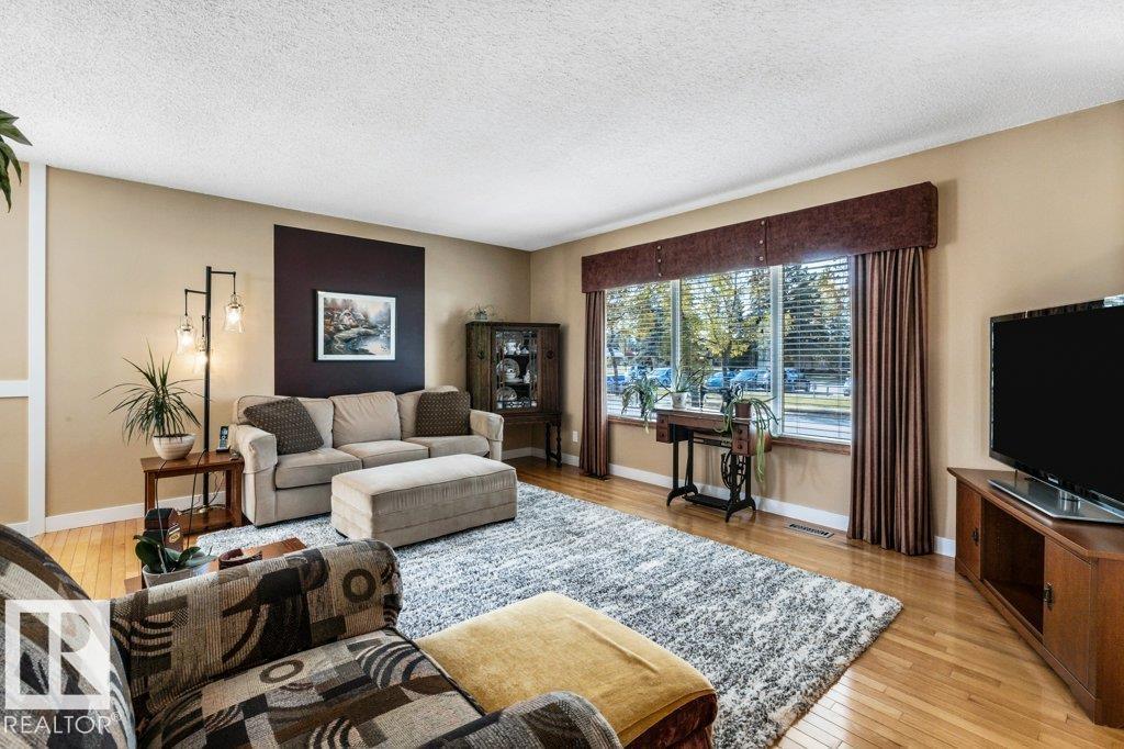 176 LAROSE DR
