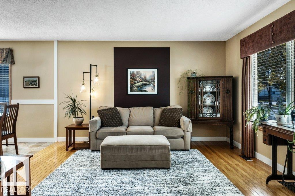 176 LAROSE DR