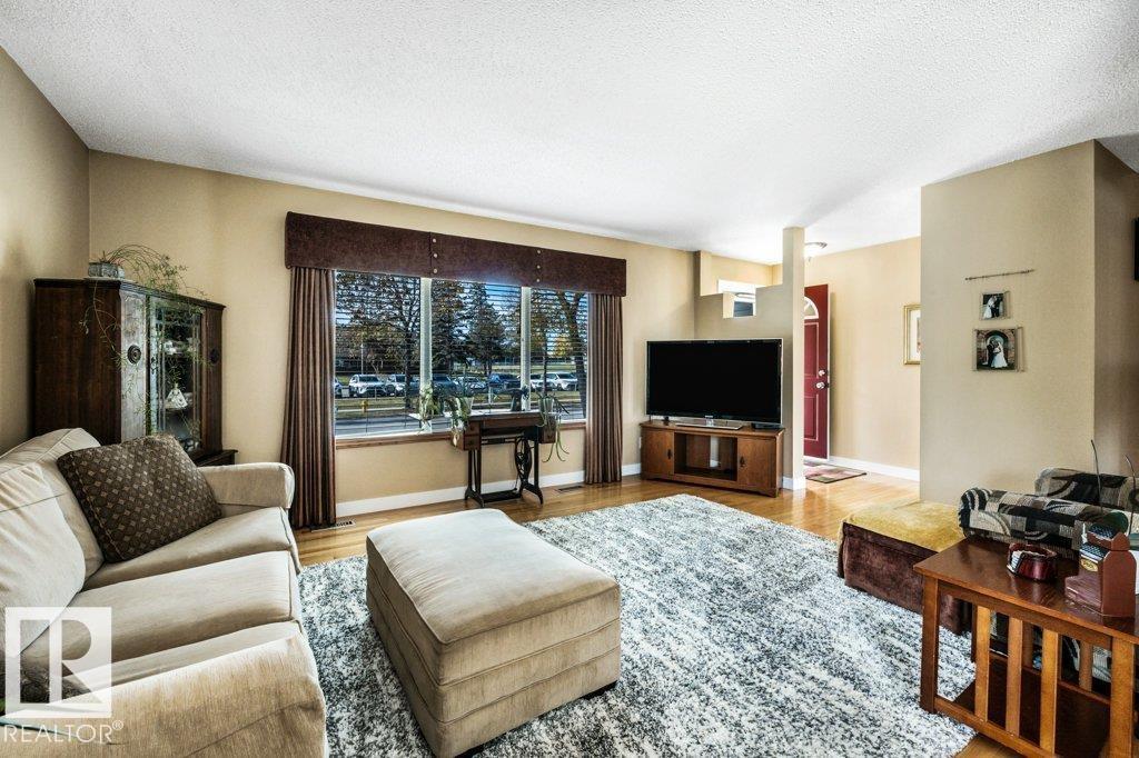 176 LAROSE DR