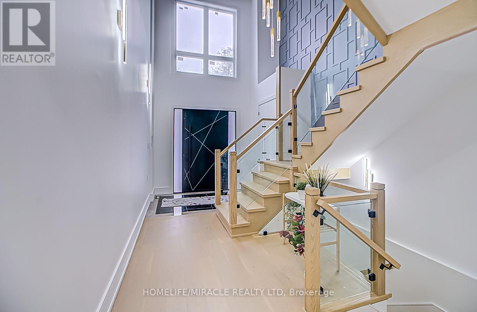7a Broadmead Avenue, Toronto, Ontario  M1M 1C3 - Photo 3 - E13877898